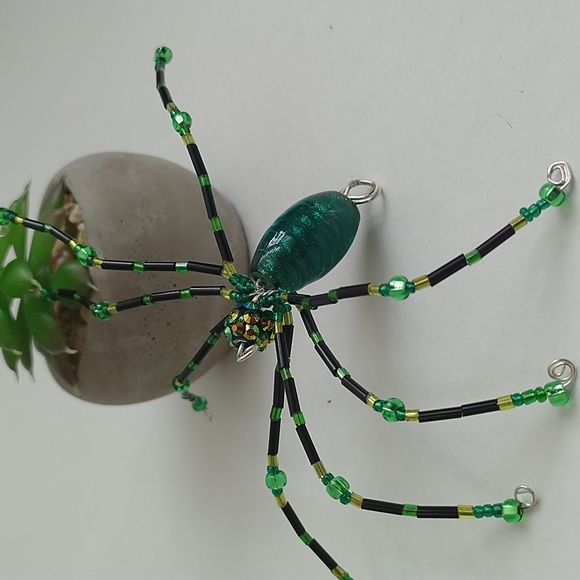 Handmade Green and Black Glass Beaded Spider - Picture 1 of 3